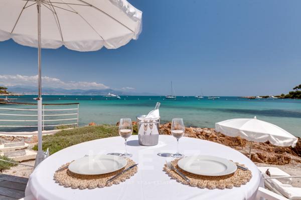 Villa iconique avec accès direct à la mer et plage