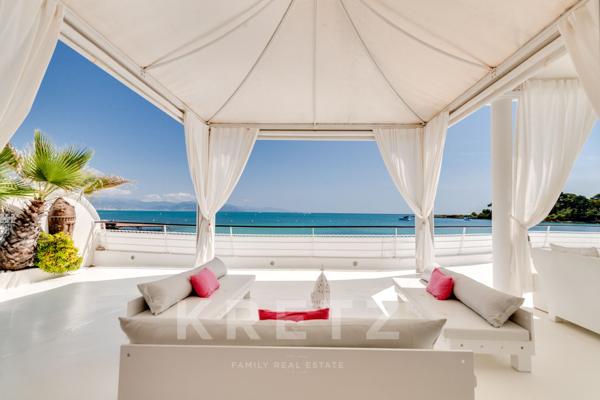 Villa iconique avec accès direct à la mer et plage