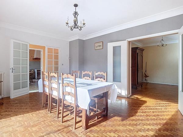 Gelos : Maison Familiale de 110 m² possibilité d'agrandissement avec 1000m² de Terrain séjour, salle à manger, cuisine, trois chambres, salle de bains, W.C, garage, sous-sol et combles aménageables