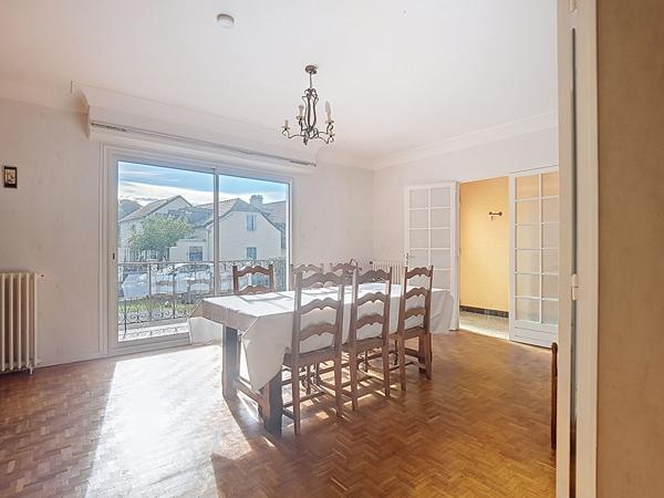 Gelos : Maison Familiale de 110 m² possibilité d'agrandissement avec 1000m² de Terrain séjour, salle à manger, cuisine, trois chambres, salle de bains, W.C, garage, sous-sol et combles aménageables