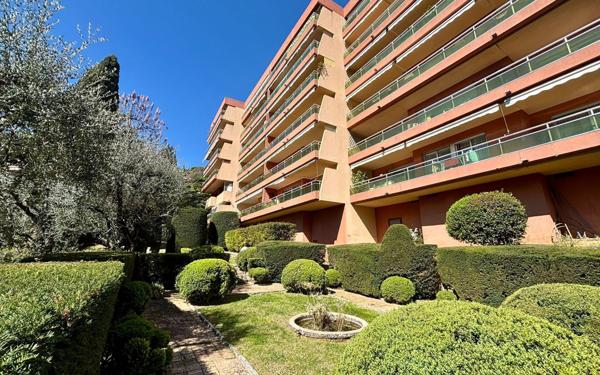 Appartement à vendre    3 pièces • 79 m2 Grasse