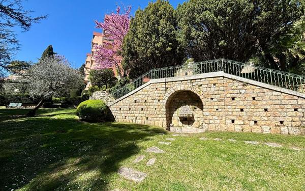 Appartement à vendre    3 pièces • 79 m2 Grasse