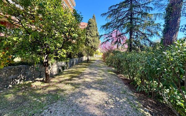 Appartement à vendre    3 pièces • 79 m2 Grasse
