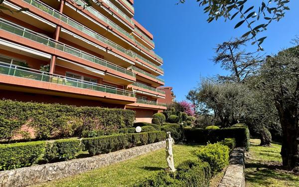Appartement à vendre    3 pièces • 79 m2 Grasse
