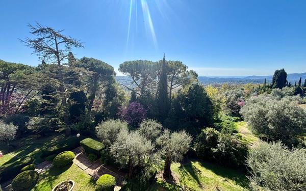 Appartement à vendre    3 pièces • 79 m2 Grasse