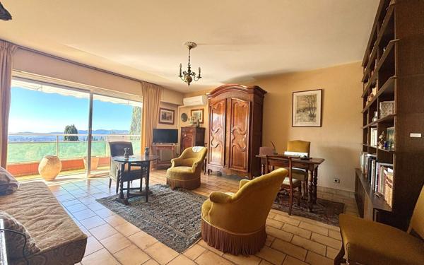 Appartement à vendre    3 pièces • 79 m2 Grasse