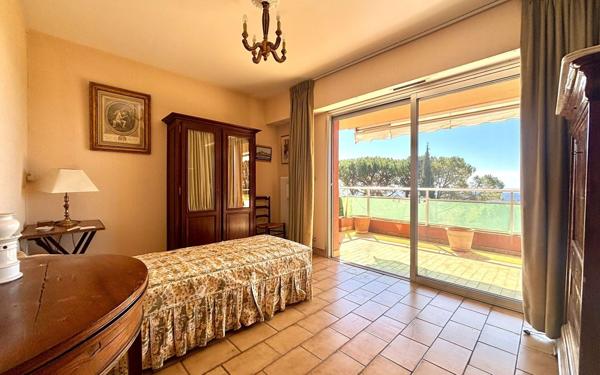 Appartement à vendre    3 pièces • 79 m2 Grasse