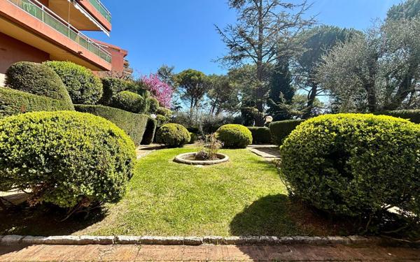 Appartement à vendre    3 pièces • 79 m2 Grasse