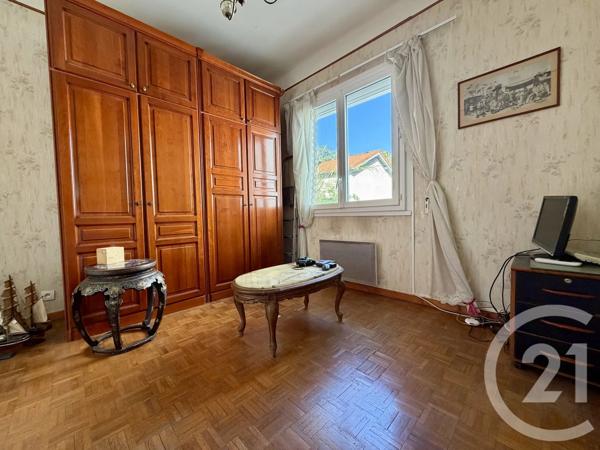 Appartement F4 à vendre  4 pièces - 90,93 m 2   TOULON  - 83