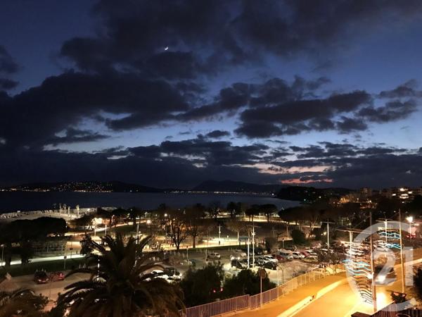 Appartement F4 à vendre  4 pièces - 90,93 m 2   TOULON  - 83