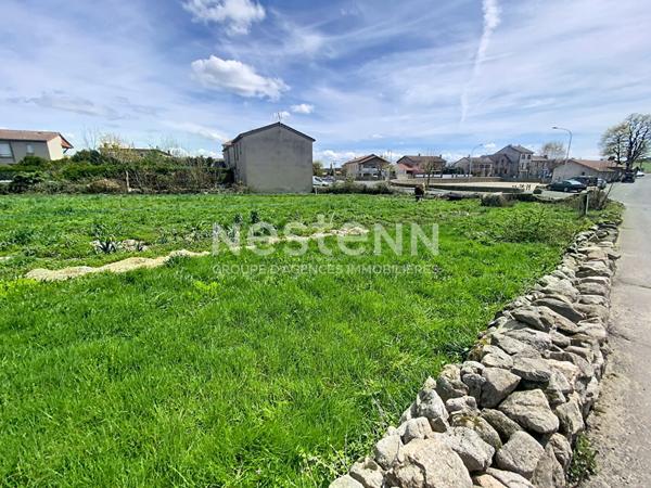 EXCLUSIVITE ! Belle parcelle de terrain plat dans le centre de Grazac