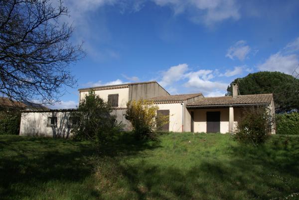 Grande maison avec terrain d’exception à découvrir et dépendance