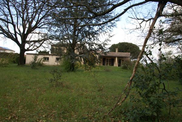 Grande maison avec terrain d’exception à découvrir et dépendance