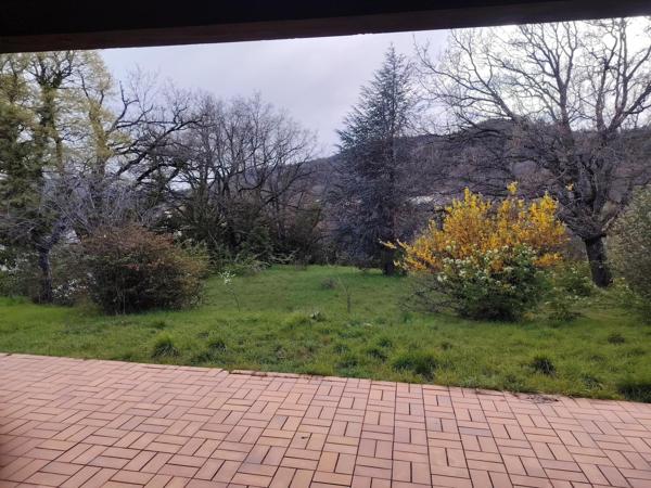 Grande maison avec terrain d’exception à découvrir et dépendance