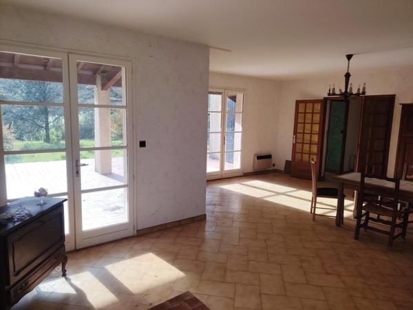 Grande maison avec terrain d’exception à découvrir et dépendance