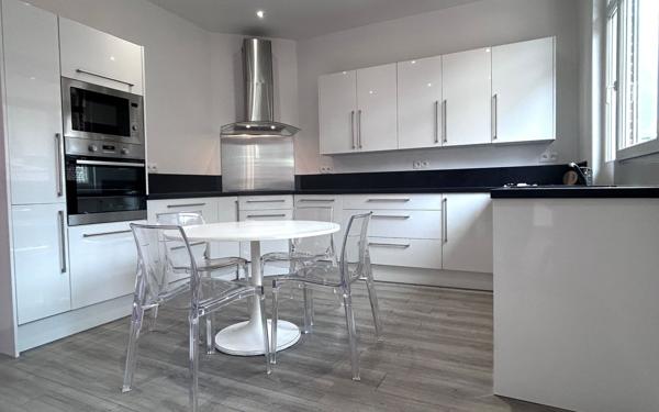 Maison à vendre    7 pièces • 214 m2 Douai