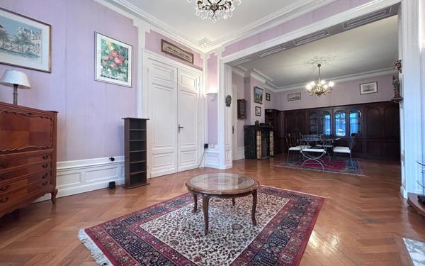 Maison à vendre    7 pièces • 214 m2 Douai