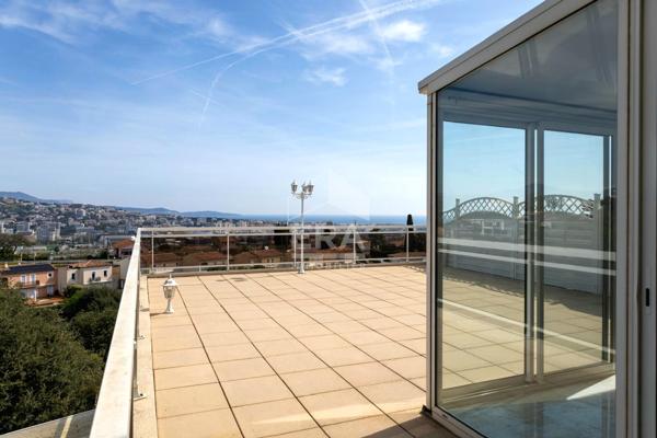 Appartement Duplex 4 pièces à louer avec vue mer et montagnes à Saint Laurent du Var