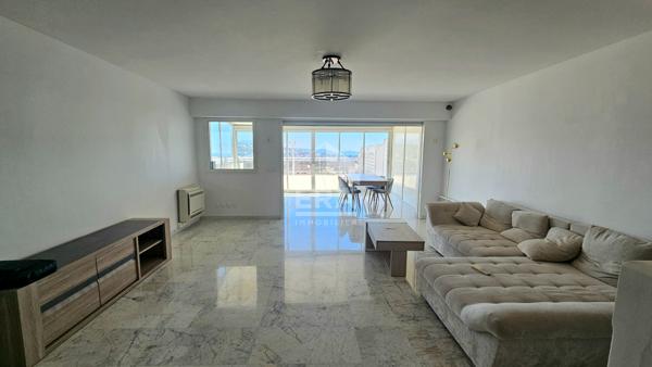 Appartement Duplex 4 pièces à louer avec vue mer et montagnes à Saint Laurent du Var