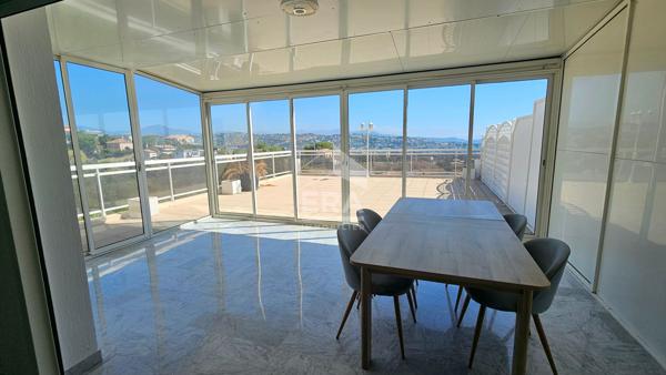 Appartement Duplex 4 pièces à louer avec vue mer et montagnes à Saint Laurent du Var