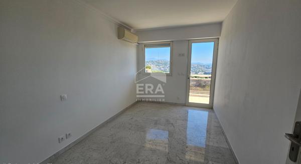 Appartement Duplex 4 pièces à louer avec vue mer et montagnes à Saint Laurent du Var