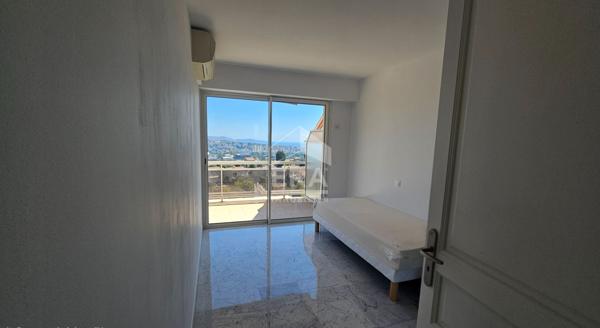 Appartement Duplex 4 pièces à louer avec vue mer et montagnes à Saint Laurent du Var