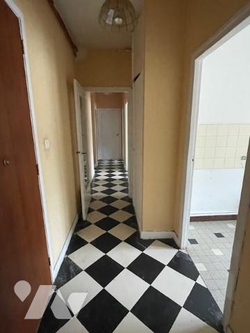 LILLE - SECTEUR VIEUX LILLE - T4 à rénover avec cave et emplacement de parking