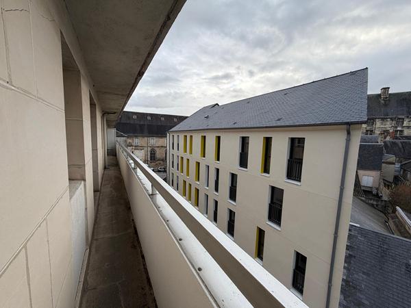 AVARICUM - APPARTEMENT 49 M² RÉNOVÉ AVEC BALCON