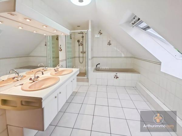Vente                                                      Maison
                        
                     7 pièces                      142 m2                     à Bondoufle