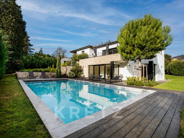 Villa contemporaine avec piscine