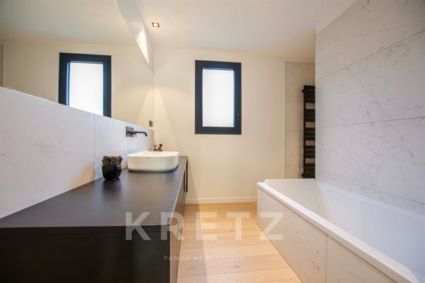 Villa contemporaine avec piscine