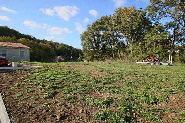 Terrain à vendre 77 000 € Saint-Benoît 593 m² DPE