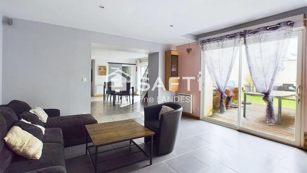 Ensemble immobilier rénové avec piscine.