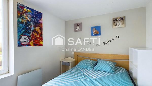 Ensemble immobilier rénové avec piscine.