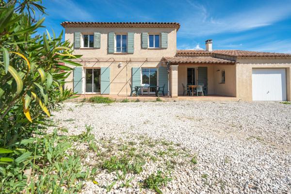 Villa 4 chambres , jardin piscine et garage