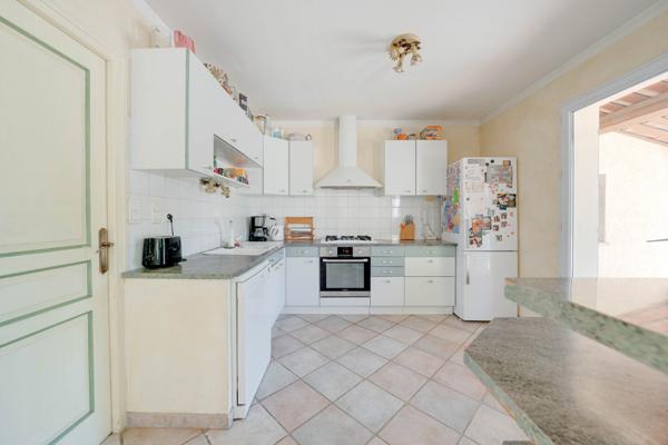 Villa 4 chambres , jardin piscine et garage