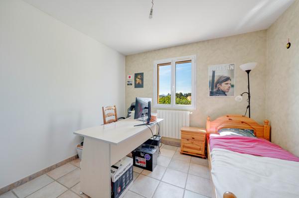 Villa 4 chambres , jardin piscine et garage