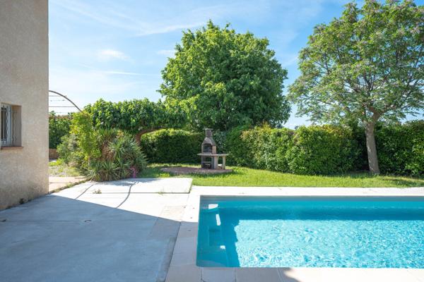 Villa 4 chambres , jardin piscine et garage