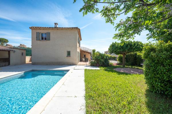 Villa 4 chambres , jardin piscine et garage