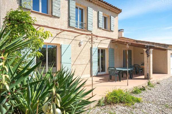 Villa 4 chambres , jardin piscine et garage