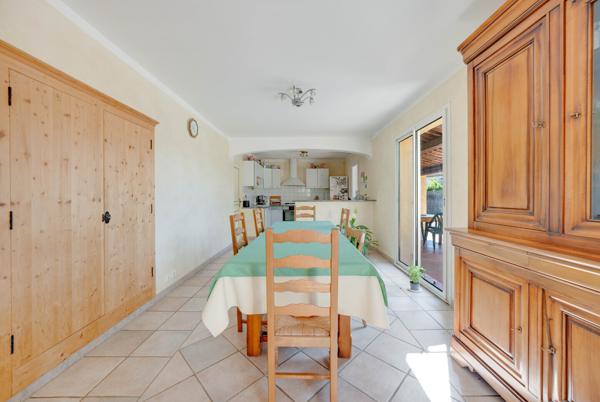 Villa 4 chambres , jardin piscine et garage