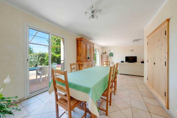 Villa 4 chambres , jardin piscine et garage