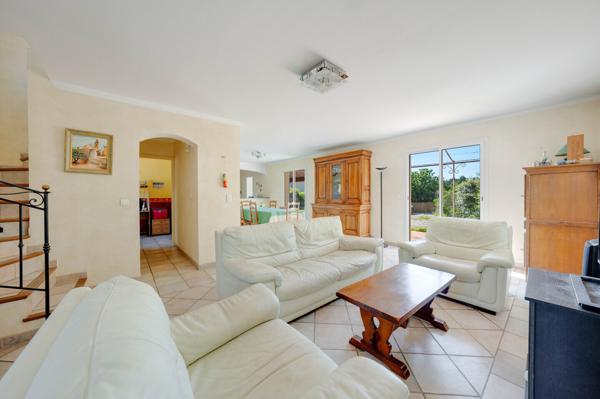 Villa 4 chambres , jardin piscine et garage