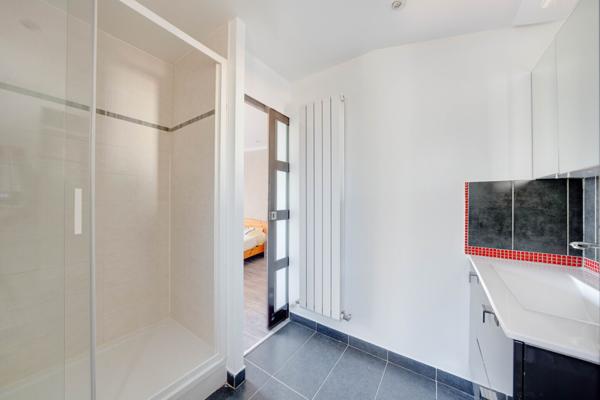 Villa 4 chambres , jardin piscine et garage