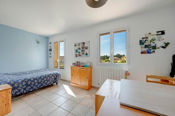 Villa 4 chambres , jardin piscine et garage