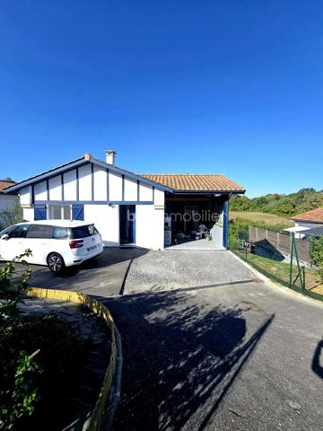 Découvrez cette magnifique maison récente de 2020, située dans un environnement alliant tranquillité et accessibilité urbaine. Profitez d’un cadre de vie paisible, à seulement quelques pas des commodités essentielles.

Cette maison, non mitoyenne sur 2 niveaux, offre 105 m² d'espace optimisé. Composée de 4 pièces spacieuses, elle s'adapte parfaitement aux besoins familiaux. Sa cuisine et son séjour lumineux vous accueillent chaleureusement pour des moments conviviaux.

Profitez d'une terrasse idéale pour vos repas en extérieur et de 2 places de parking pour votre confort. Le tout dans un cadre sécurisé, parfaitement entretenu depuis sa construction récente.

Cette maison vous offre encore des possibilités de création d'une pièce supplémentaire pour les grandes familles. 

Proximité des transports en commun et services ajoute à l’attrait de ce bien exceptionnel. Ne laissez pas passer cette opportunité unique de vivre dans un cadre moderne et fonctionnel. Contactez Florence JUYON pour en savoir plus sur cette maison à la vente.