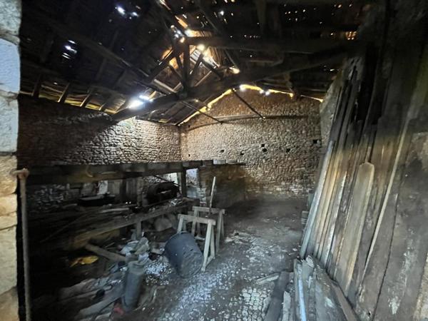 Grange à vendre |  Nanteuil-en-Vallée |  1 pièce