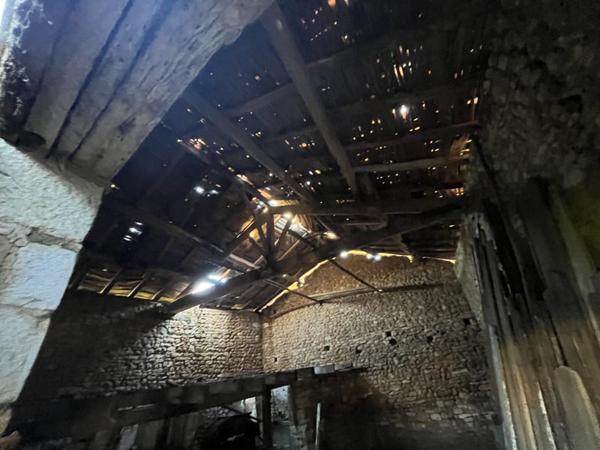 Grange à vendre |  Nanteuil-en-Vallée |  1 pièce