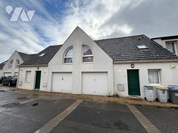 Maison à Vendre à Cergy (95800) en Val-d'Oise (95), 4 pièces dont 2 chambres avec jardin et parking