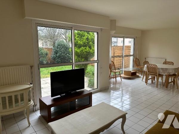 Maison à Vendre à Cergy (95800) en Val-d'Oise (95), 4 pièces dont 2 chambres avec jardin et parking